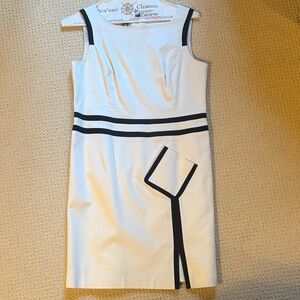 Anne Klein Elegant White and Black Sleeveless Dress